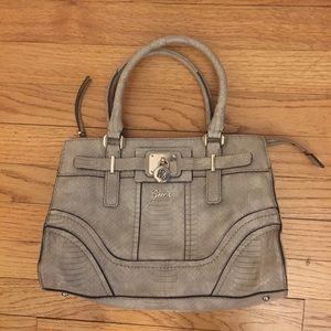 GORGEOUS GUESS PURSE!!!💜🤩